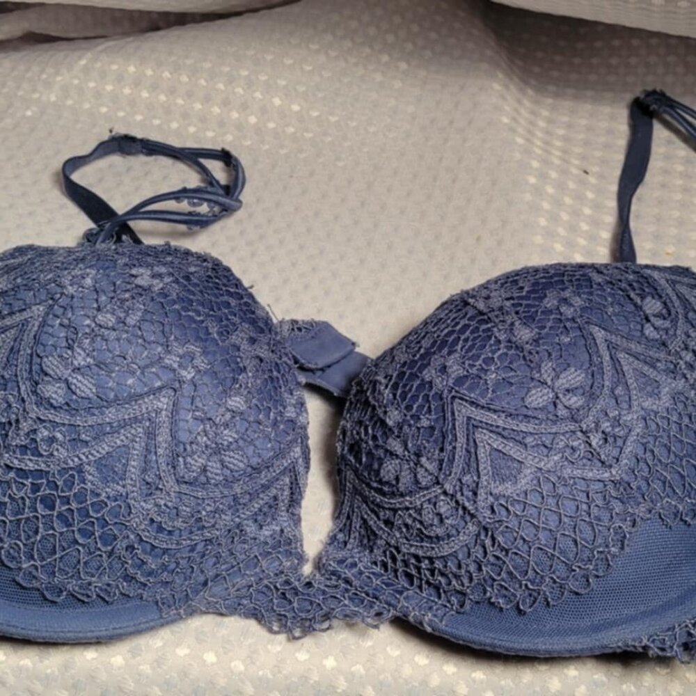Victoria Secret Bombshell Blue 36B Sexy Push Up Pigeonnant Bra Lace Lacy Detail